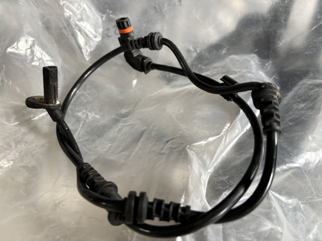 Передний датчик АБС A1644405141 MERCEDES