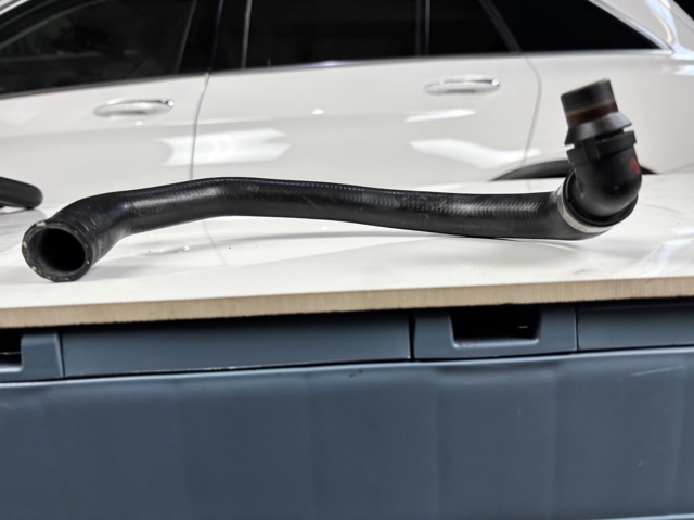 Водопроводная труба системы охлаждения A1645060035 MERCEDES