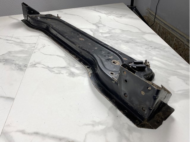 Рамка радиатора нижняя A1646201134 MERCEDES