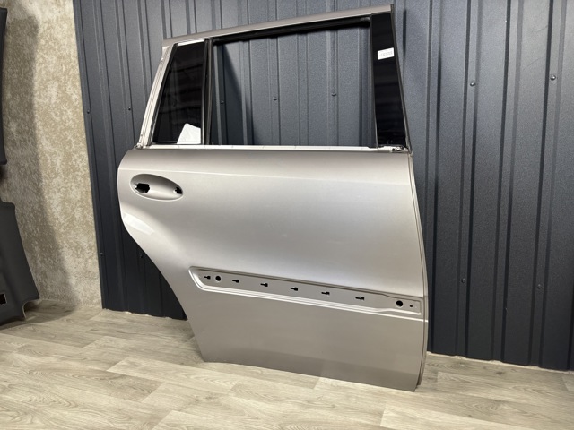 A1647301005 MERCEDES Дверь задняя правая купить в Каменское