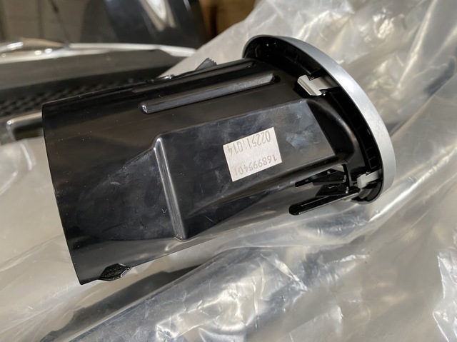 A1648302154 MERCEDES Решетка вентиляции салона на "торпедо" купить в Николаев