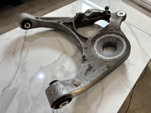 A1663500906 MERCEDES Рычаг задней подвески нижний левый купить в Харьков