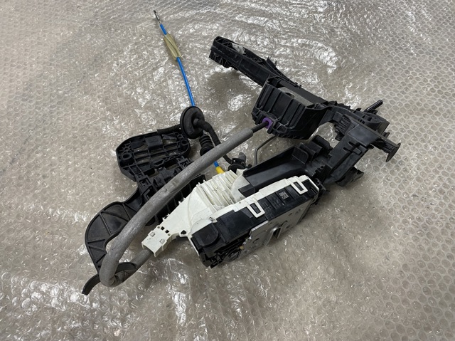 A1667200735 MERCEDES Замок водительской двери купить в Винница