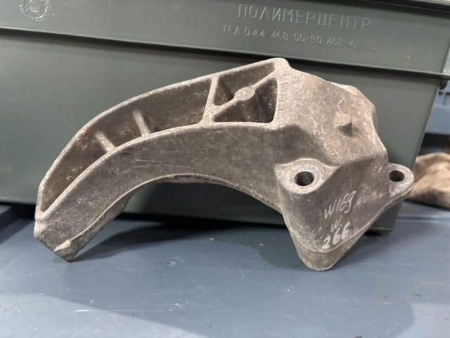 Балка крепления коробки передач A1692410301 MERCEDES