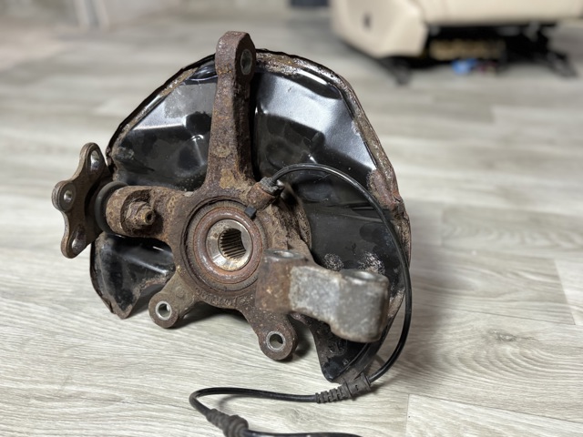 Цапфа поворотная правая A1693300820 MERCEDES
