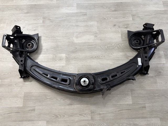 Поперечка задней подвески Mercedes B