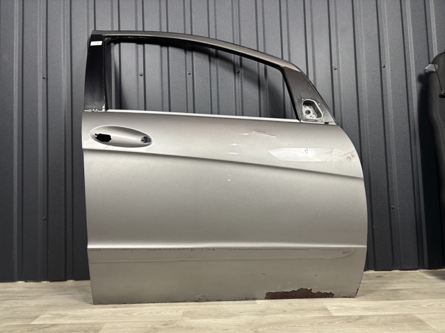 Пассажирская передняя дверь A1697200205 MERCEDES