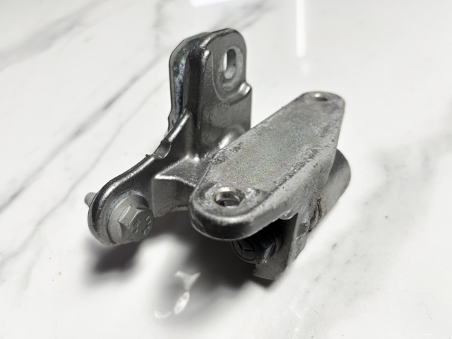 A1697200337 MERCEDES Петля двери передней левой купить в Украина