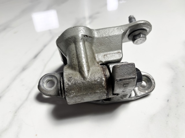 MERCEDES A1697200337 Петля двери передней левой в наличии Николаев