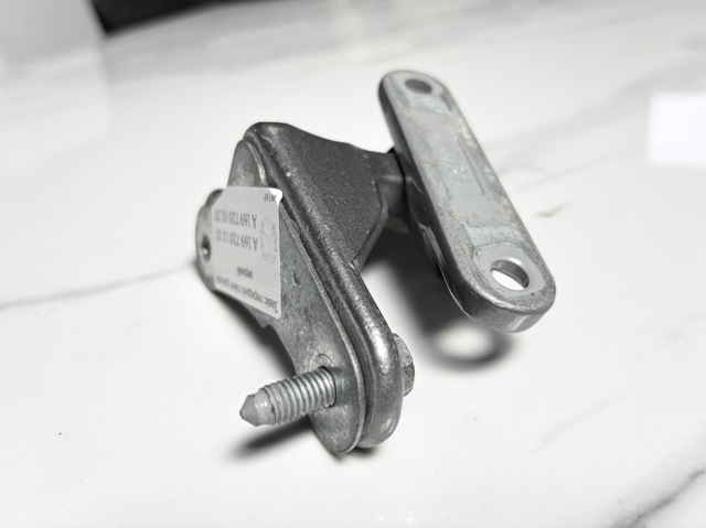 A1697201337 MERCEDES Петля двери передней левой купить в Ирпень