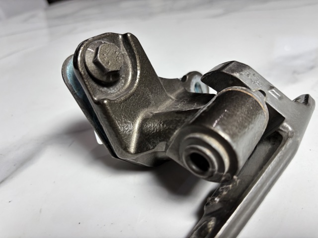 A1697300337 MERCEDES Петля двери задней левой купить в Ирпень