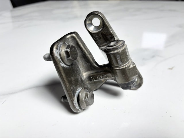 A1697301137 MERCEDES Петля двери задней левой купить в Винница