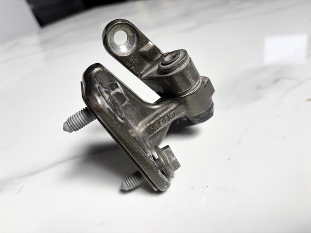 Петля задней двери, левой A1697301137 MERCEDES