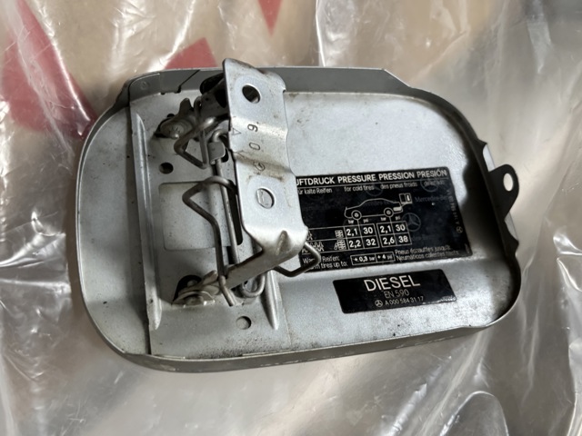 1697500406 MERCEDES Лючок бензобака (топливного бака) купить в Каменское