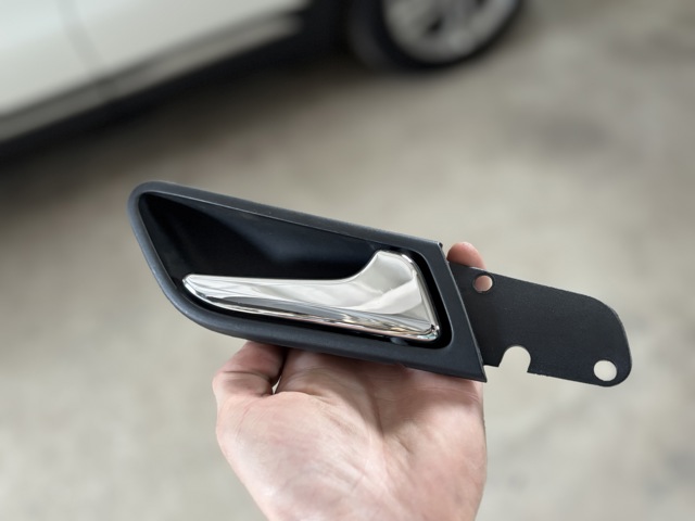 Ручка двери в сборе A1697601061 MERCEDES