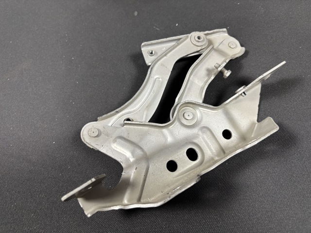 Завеса капота левая A1698800128 MERCEDES