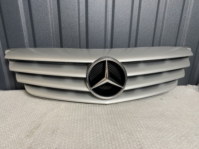 Решетка радиатора Mercedes B
