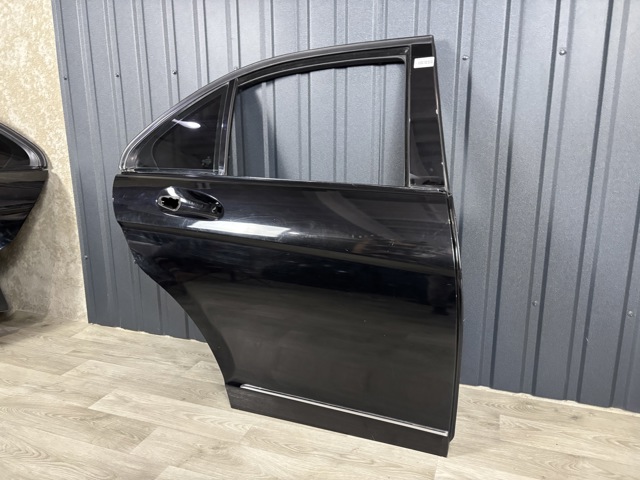 Дверь задняя в сборе A2047300205 MERCEDES