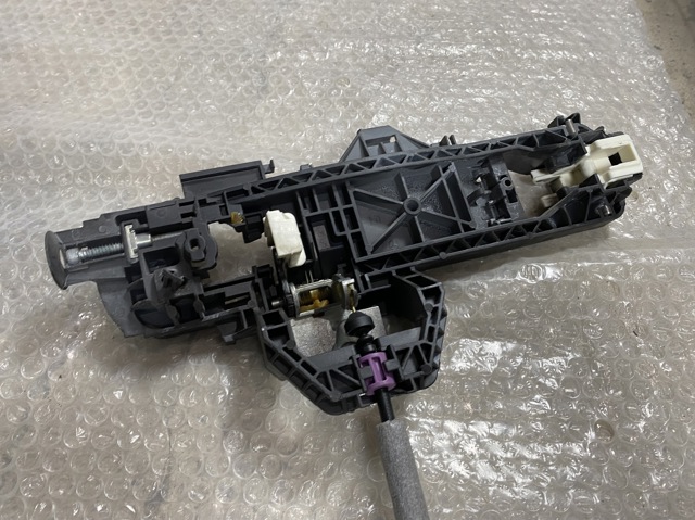 Замок задней двери, левой A2047600734 MERCEDES