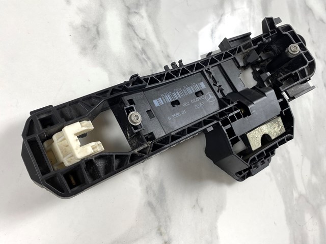 Держатель наружной ручки двери, задней левой A2047602134 MERCEDES