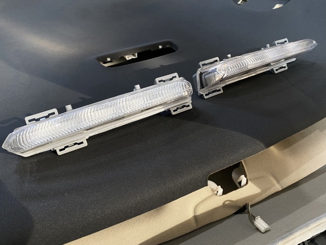 Правая противотуманная фара A2049069100 MERCEDES