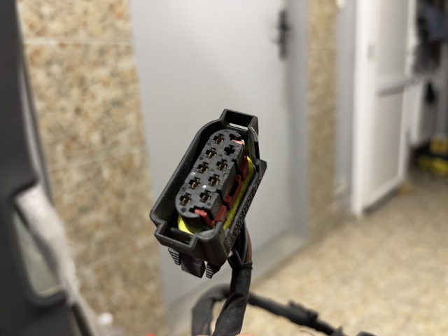2085451628 MERCEDES купить в Ужгород