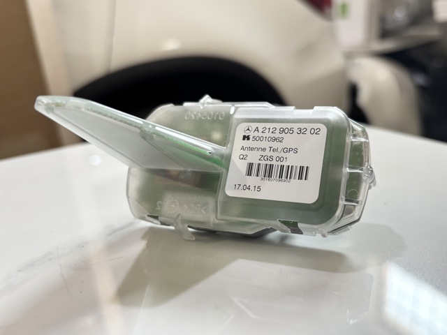 Антенна автомобильная A2129053202 MERCEDES