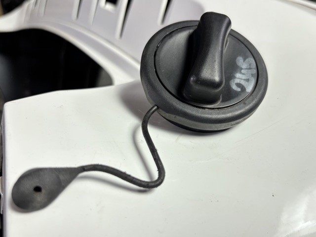 Пробка бензобака A2204700705 MERCEDES