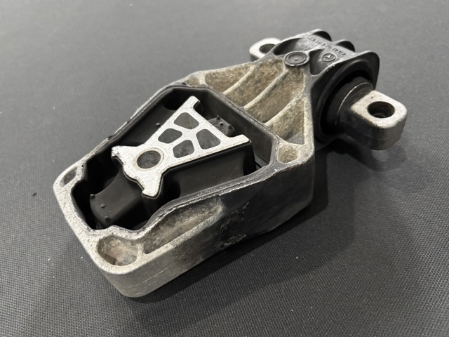 Задняя подушка двигателя A2462401209 MERCEDES