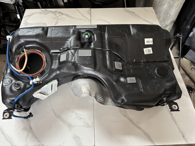 Бензобак A2464701200 MERCEDES