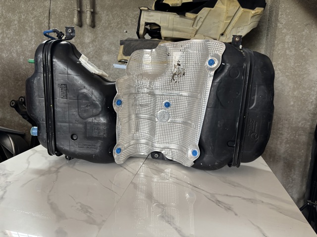 MERCEDES A2464704801 Бак топливный в наличии Кривой Рог