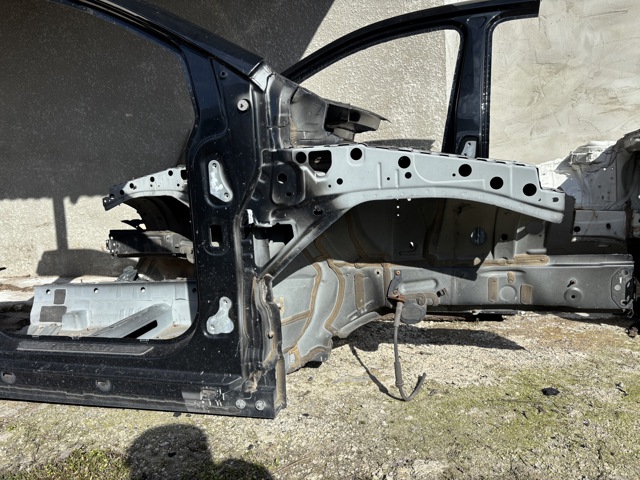 Правый передний лонжерон A2466202000 MERCEDES