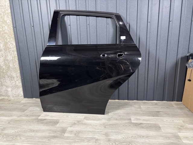 Задняя левая дверь A2467300105 MERCEDES