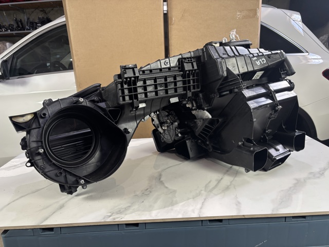 Оболочка радиатора кондиционера A2468308300 MERCEDES