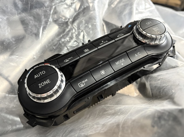 Блок управления печкой A2469000815 MERCEDES