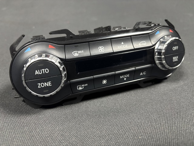 Блок управления печкой A2469008515 MERCEDES