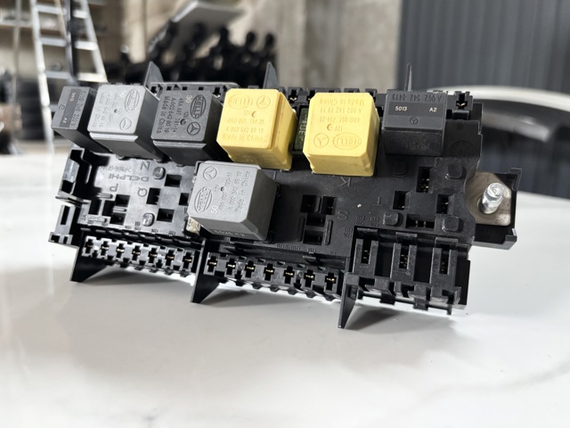 Панель предохранителей A2469060093 MERCEDES