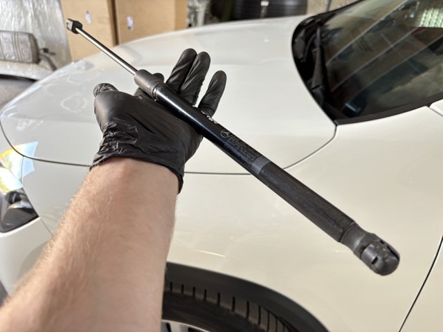 Газовый упор багажника A2469800164 MERCEDES