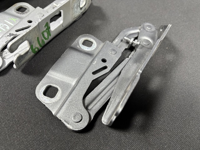 A2518800328 MERCEDES Петля капота левая купить в Тернополь