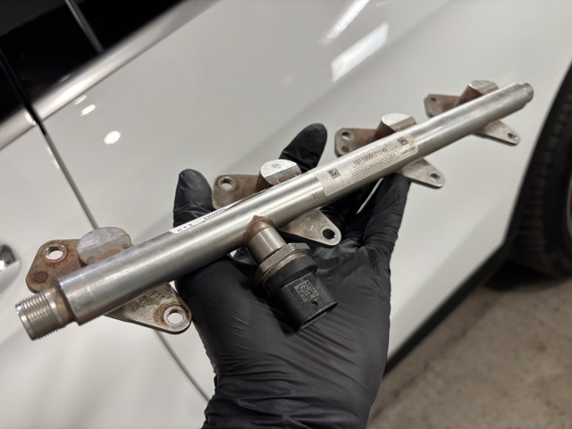 Распределитель топлива A2700701995 MERCEDES