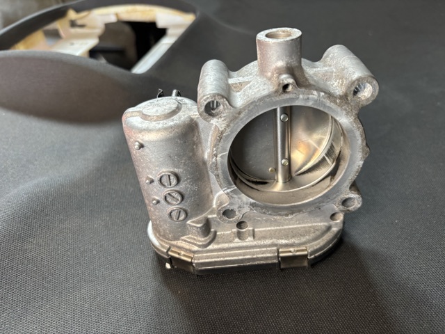 Заслонка воздушная A2701410025 MERCEDES