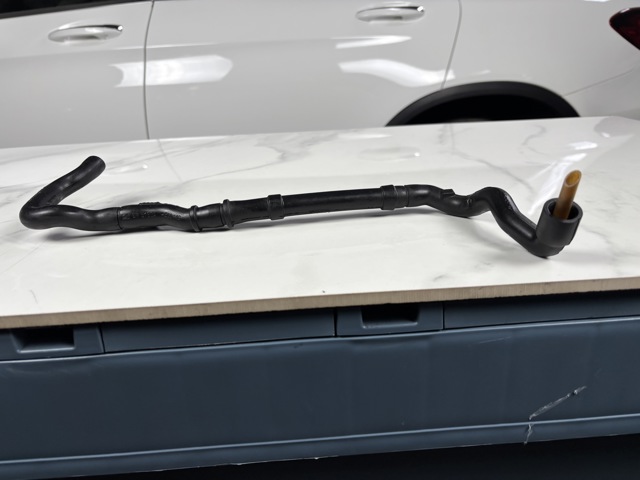Трубка отвода картерных газов A2720181382 MERCEDES