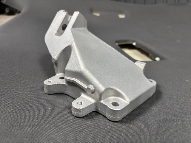 Кронштейн подушки (опоры) двигателя, правой A2782234804 MERCEDES