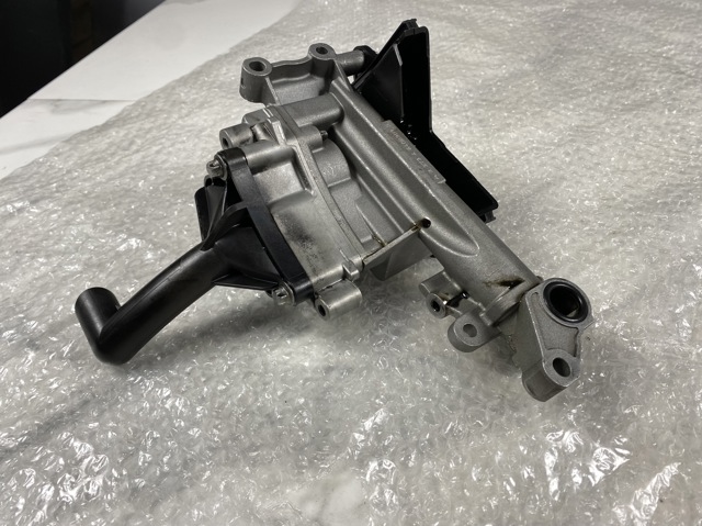 MERCEDES A6401800801 Насос масляный в наличии Одесса