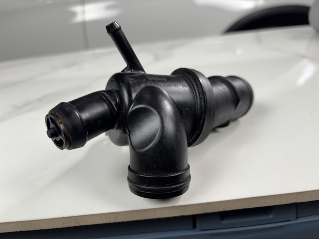 MERCEDES A6402000415 Термостат в наличии Харьков