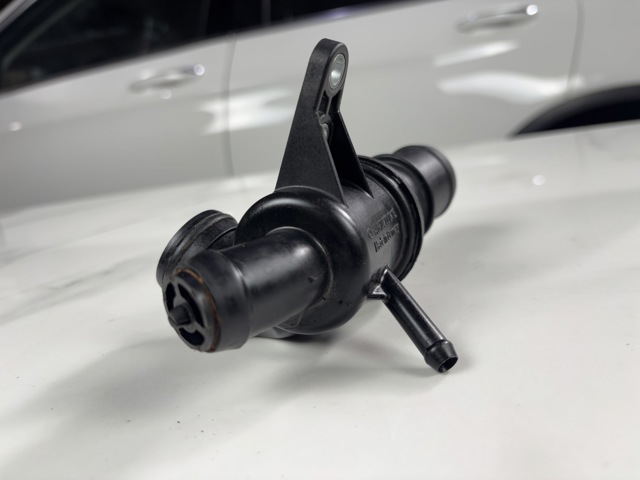 MERCEDES A6402000415 Термостат в наличии Винница
