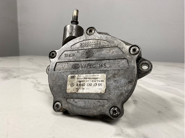 MERCEDES A6402300365 Насос вакуумный в наличии Ужгород