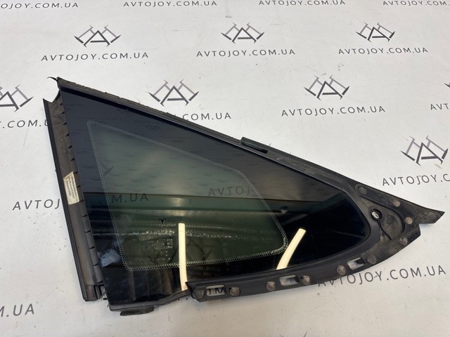 Стекло багажника, левое 105182099A TESLA