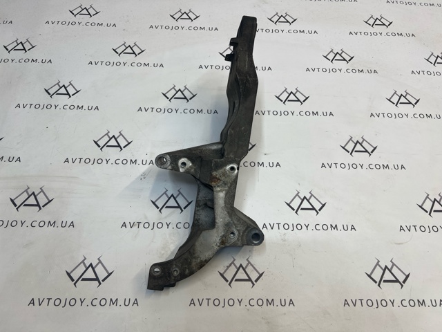 Кронштейн компрессора кондиционера 11910EB300 NISSAN