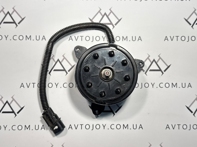 Мотор вентилятора системы охлаждения, левый 1355A101 MITSUBISHI